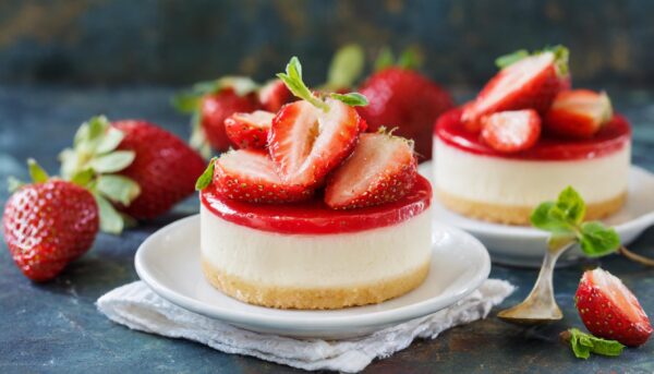 Strawberry Crunch Mini Cheesecake